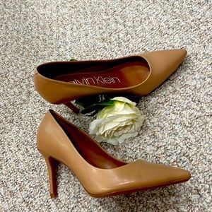 Calvin Klein Gayle nude Pointy Toe Classic leather Pumps
